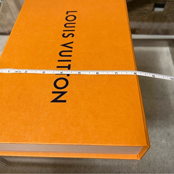 Small Louis Vuitton Magnetic Gift Box Set - Picture 12 of 16